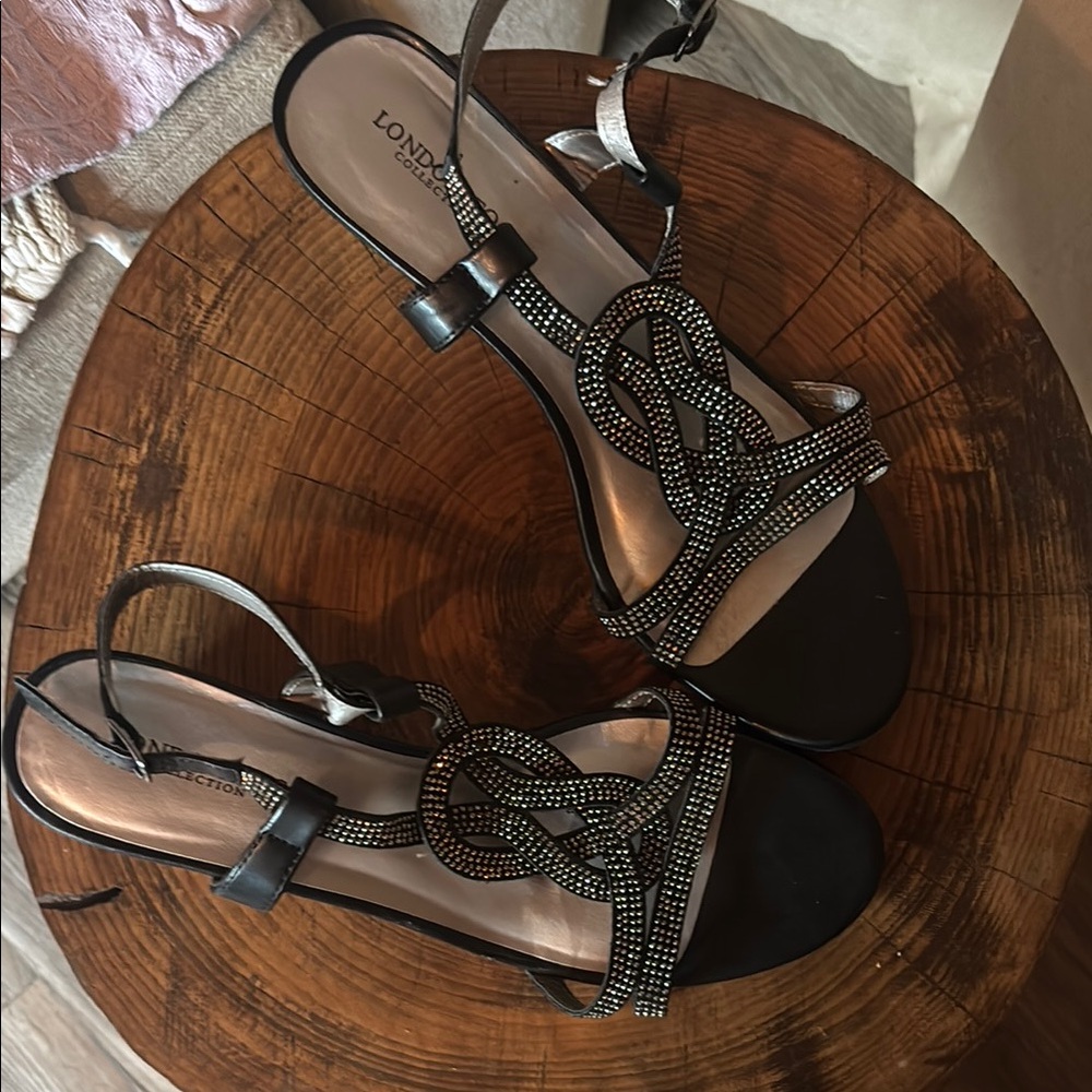 London Fog Black Sandals Sleek Design Comfortable Fit